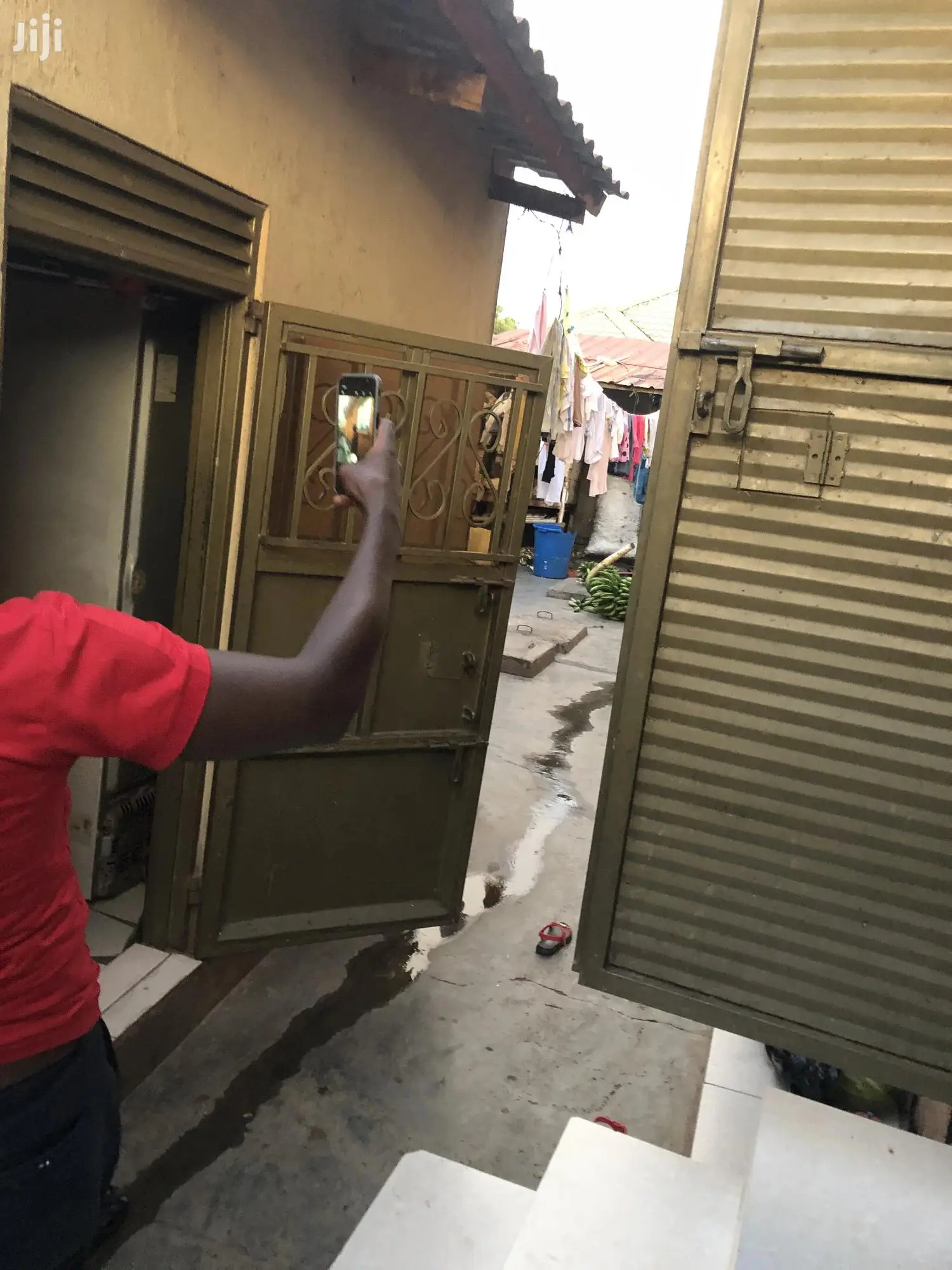 Hot Deal,Namugongo Large Compound House on Sale in Kampala