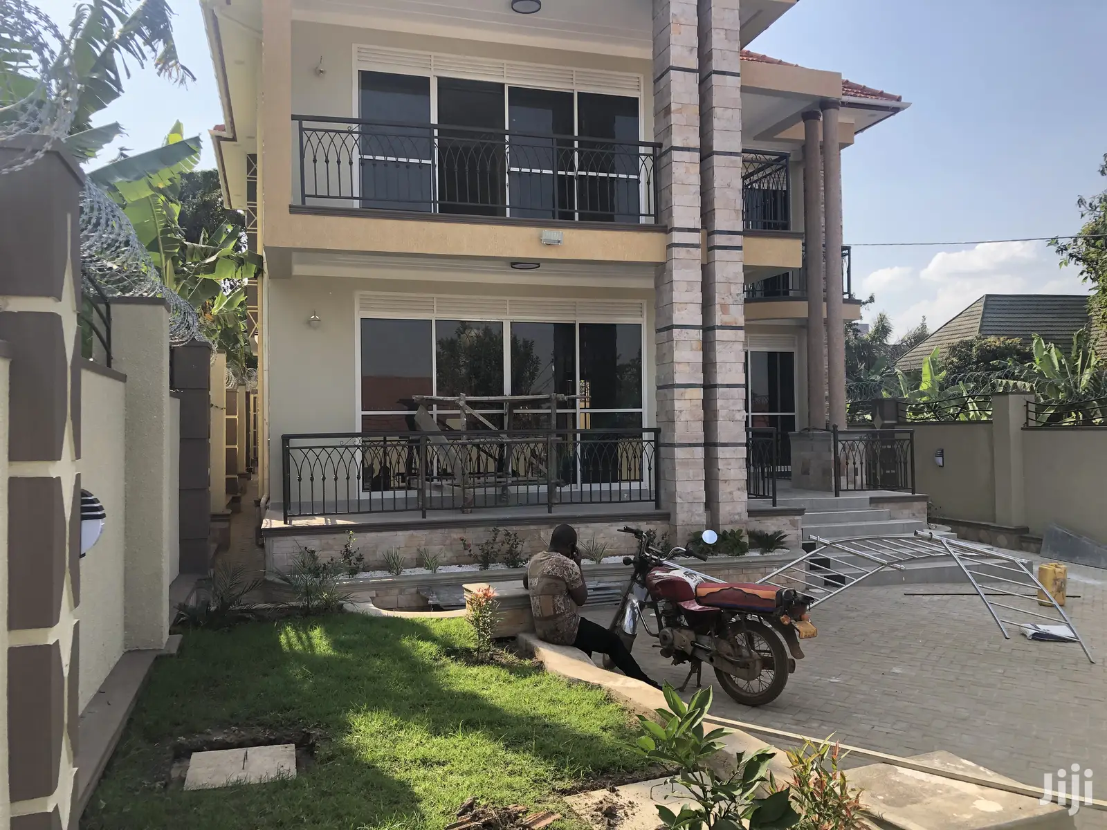 Munyonyo House Facing the Lake on Sell in Kampala