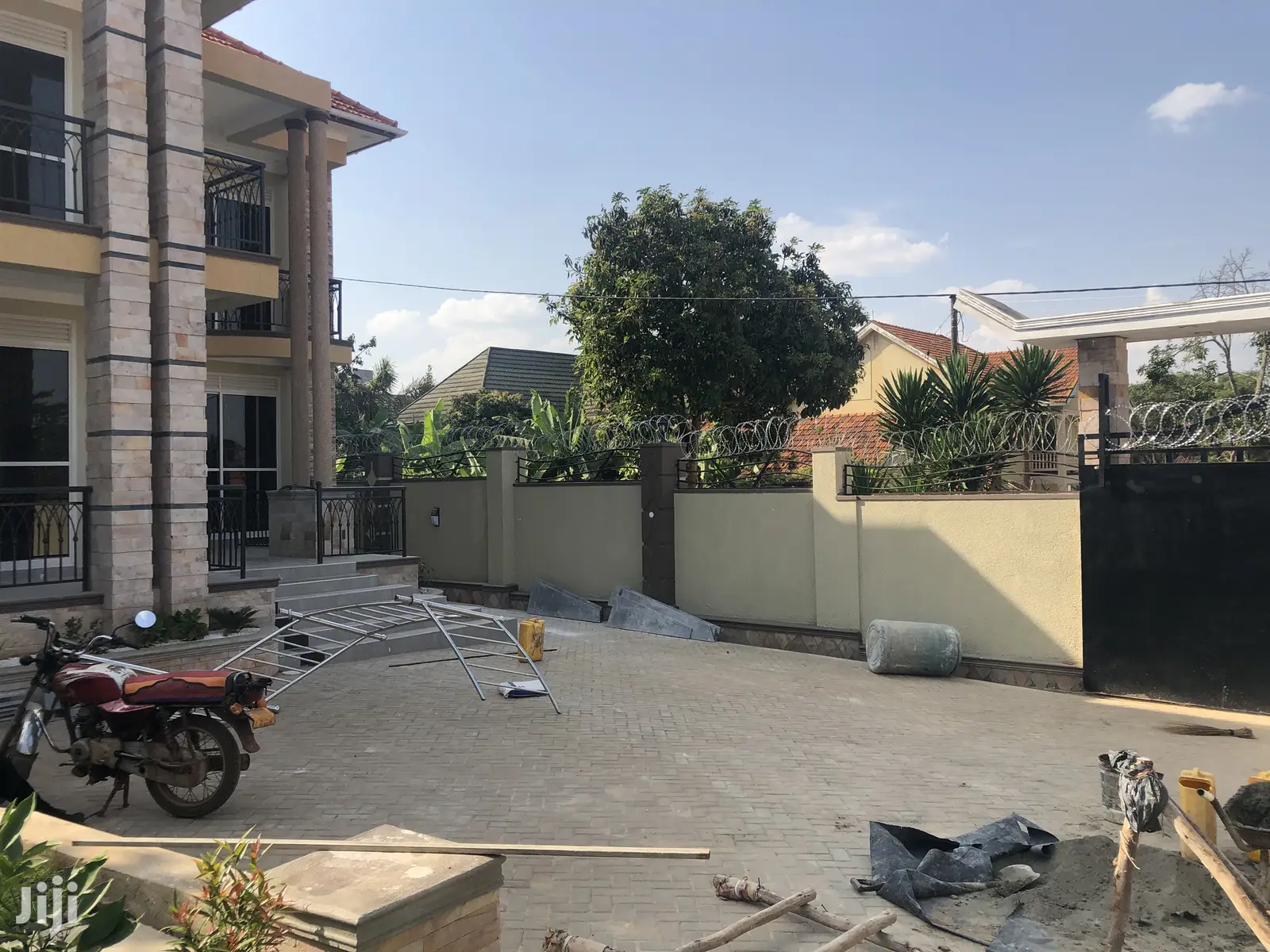 Munyonyo House Facing the Lake on Sell in Kampala