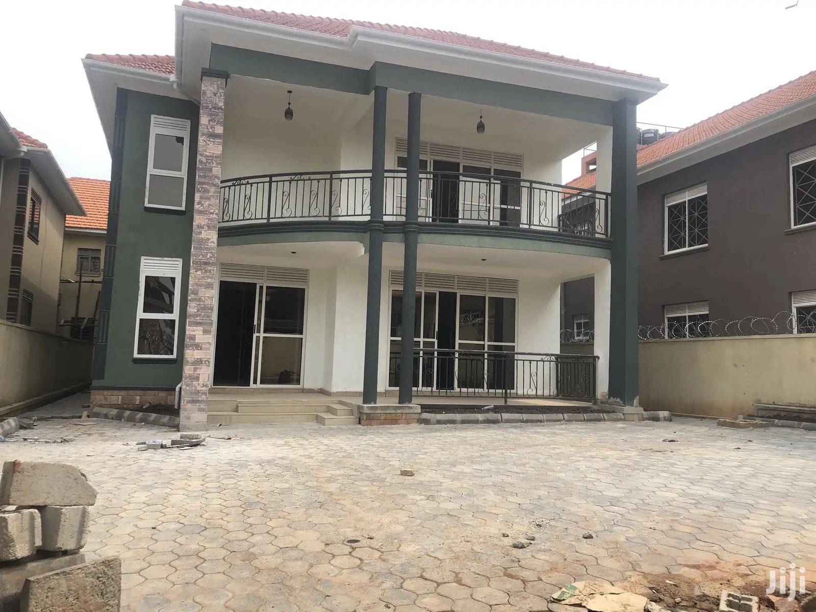 Residence in Kira in Tarmack Area on Sell in Kampala
