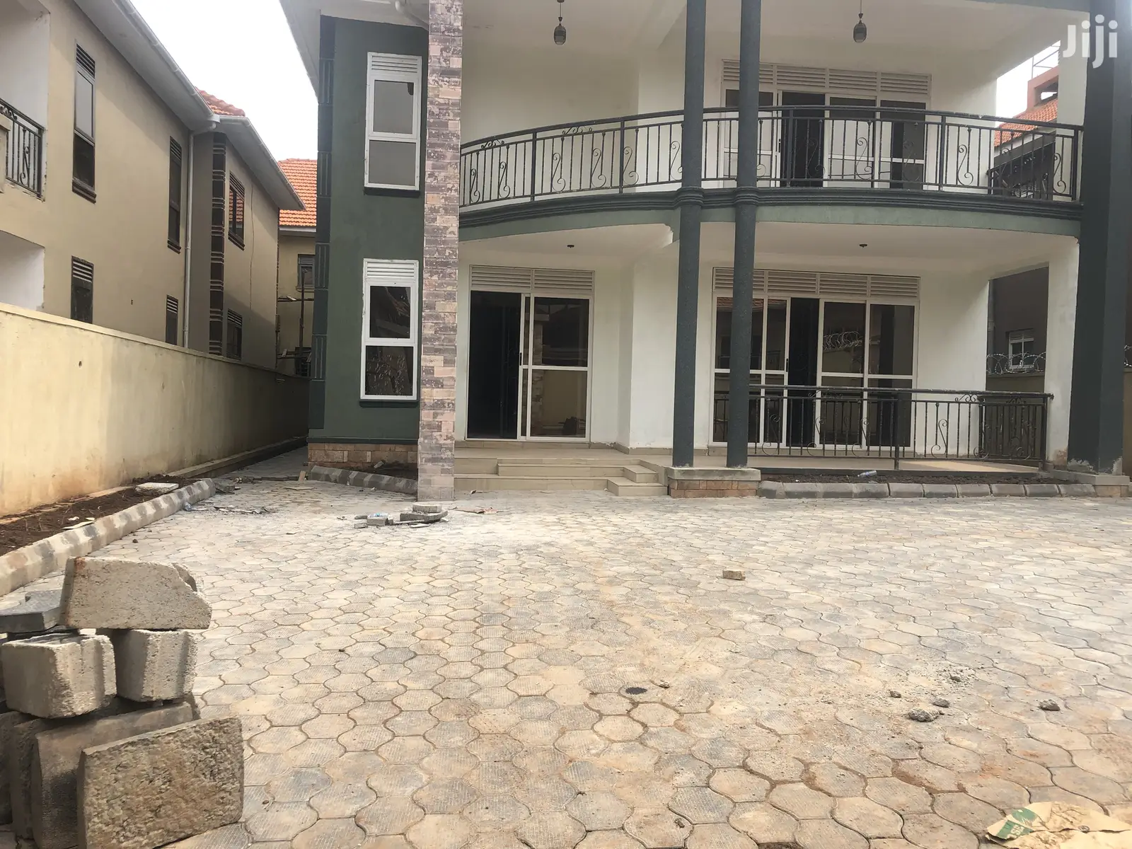 Residence in Kira in Tarmack Area on Sell in Kampala