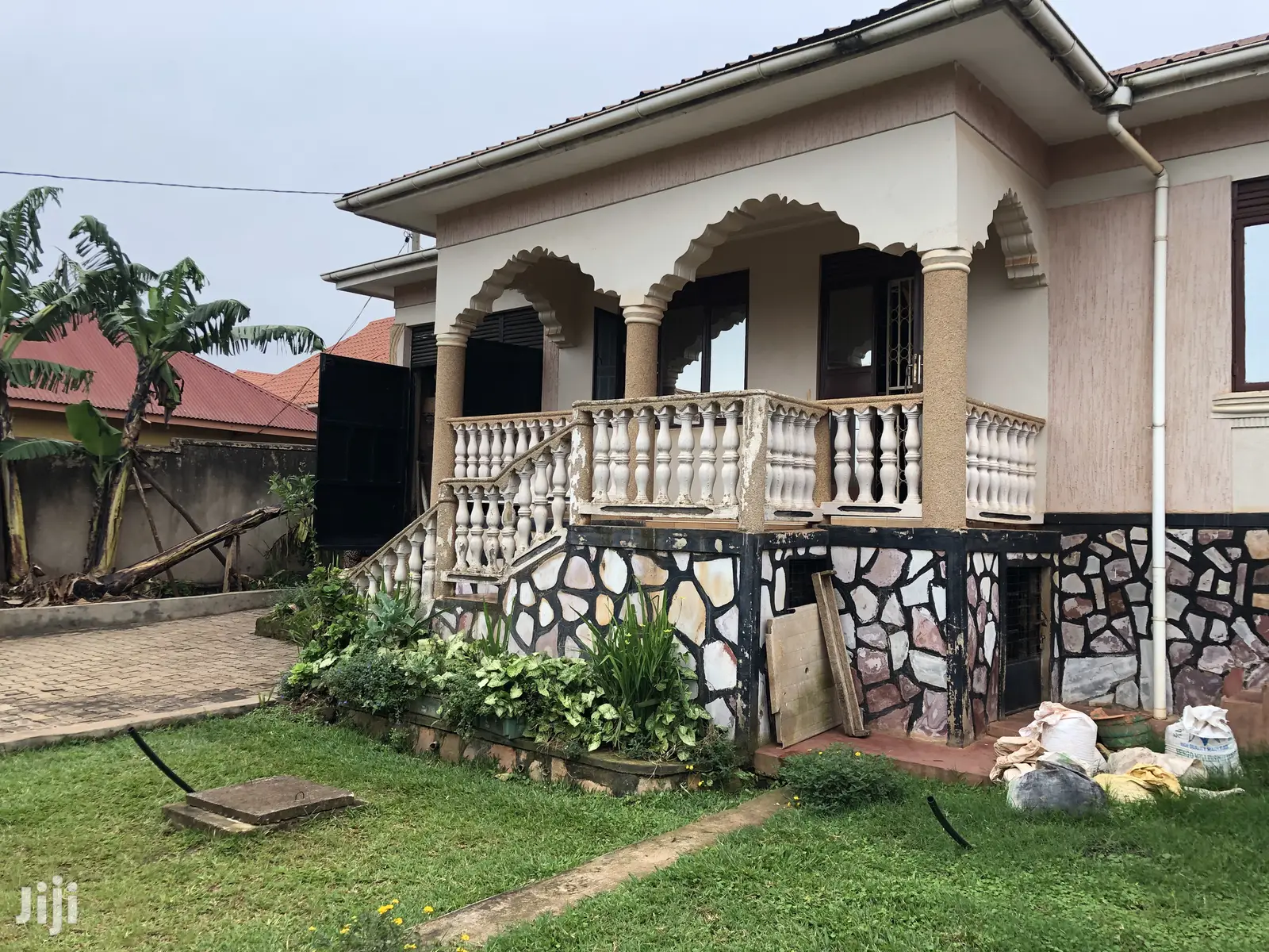 Kira Mamerito Road Tarmac Access Home on Sell in Kampala