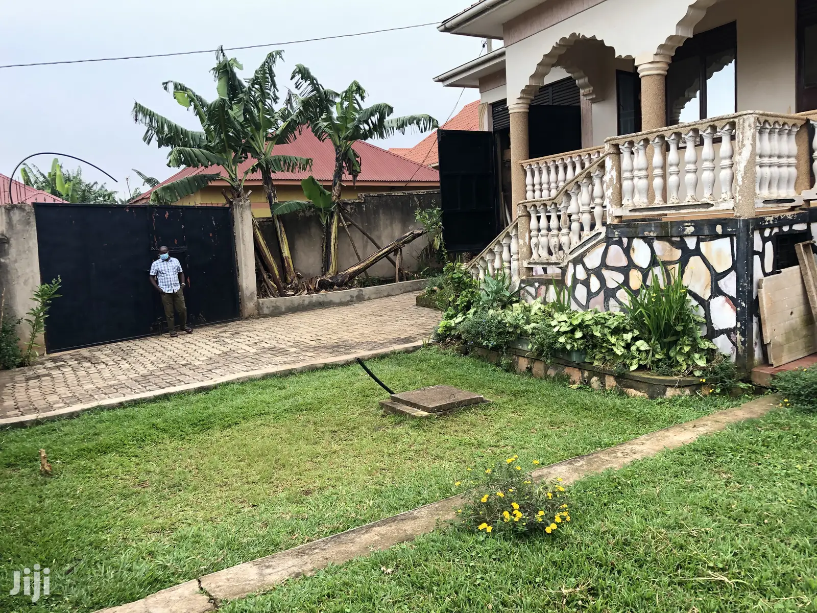Kira Mamerito Road Tarmac Access Home on Sell in Kampala