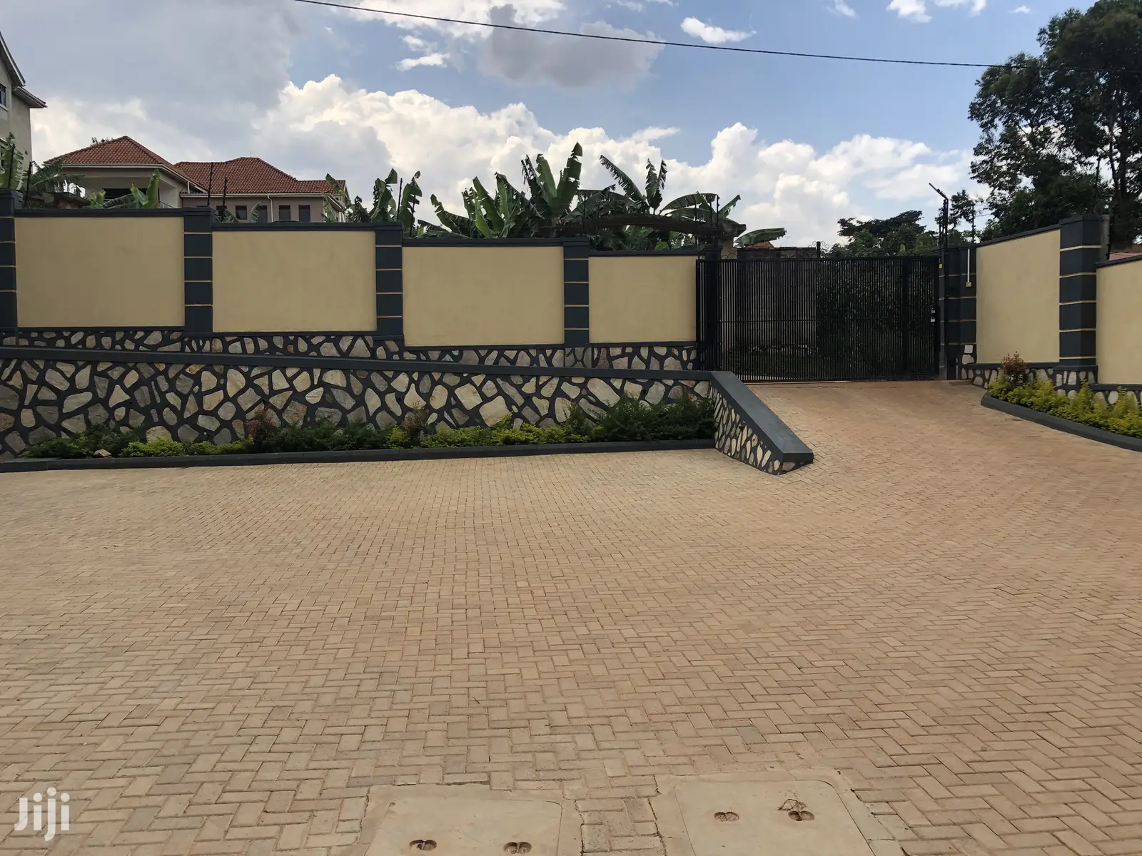 3 Bedroom Condominiums in Kira on Sell in Kampala