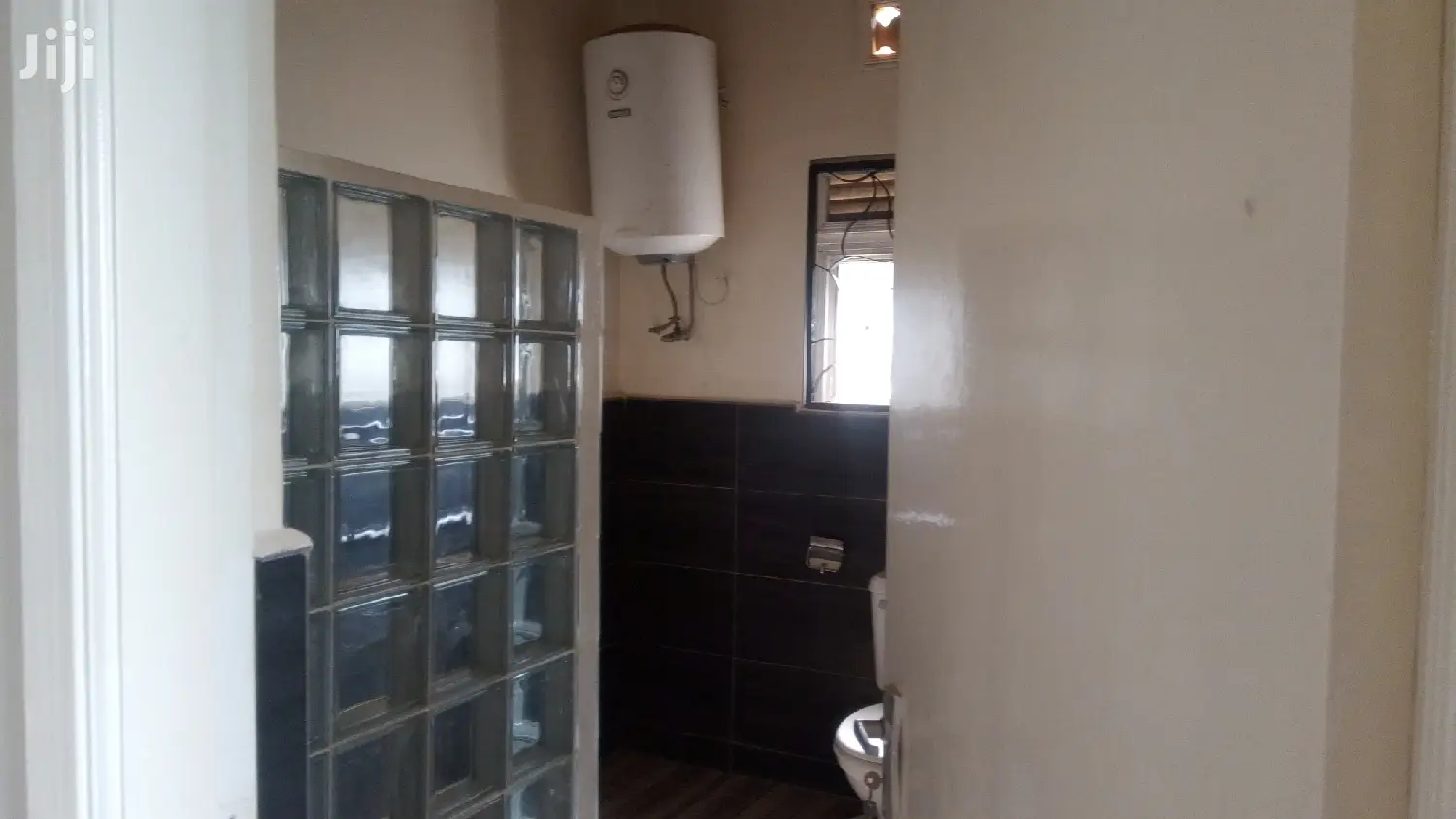 Colonial Green Home in Kampala