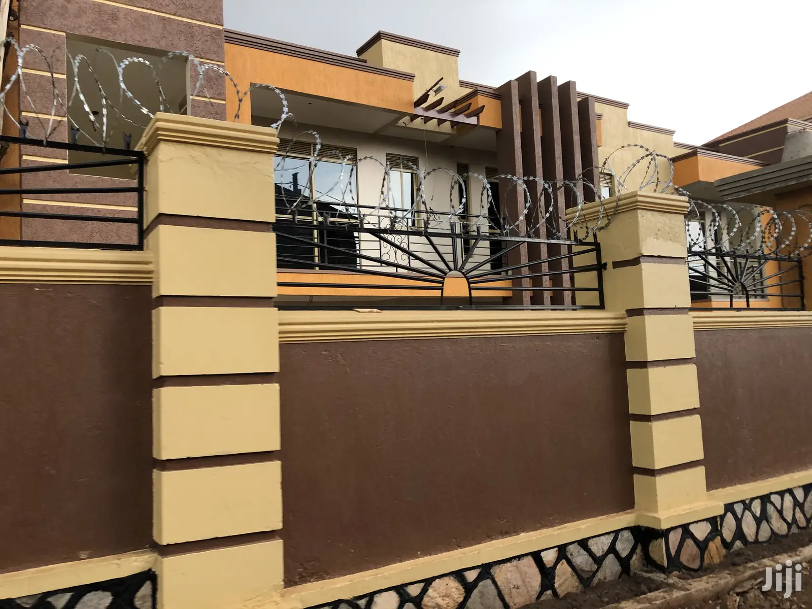 Apartments in Kampala Close to the Tarmack for Sell in Kampala