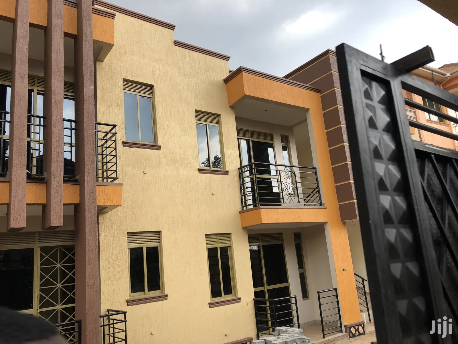 Apartments in Kampala Close to the Tarmack for Sell in Kampala
