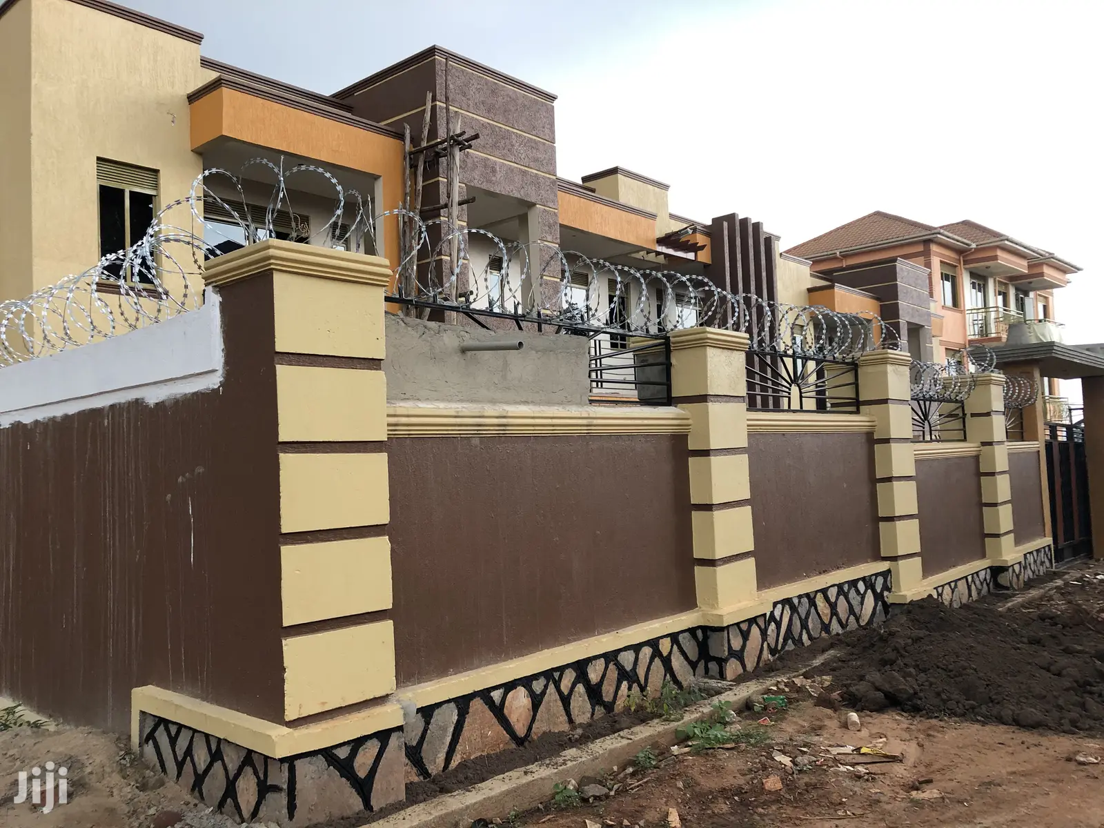 Apartments in Kampala Close to the Tarmack for Sell in Kampala