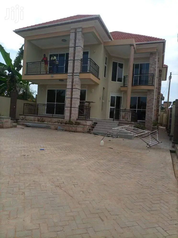 Munyonyo's Palace Lake Viewing Home on Sell in Kampala