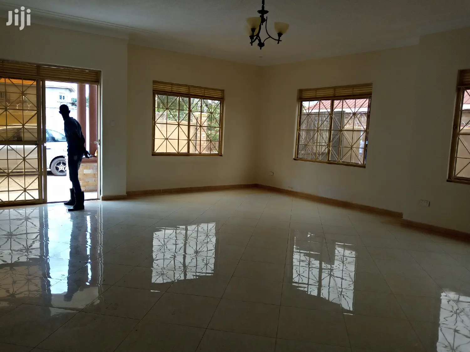 Kira New Crib by the Tarmack on Faster Sell in Kampala