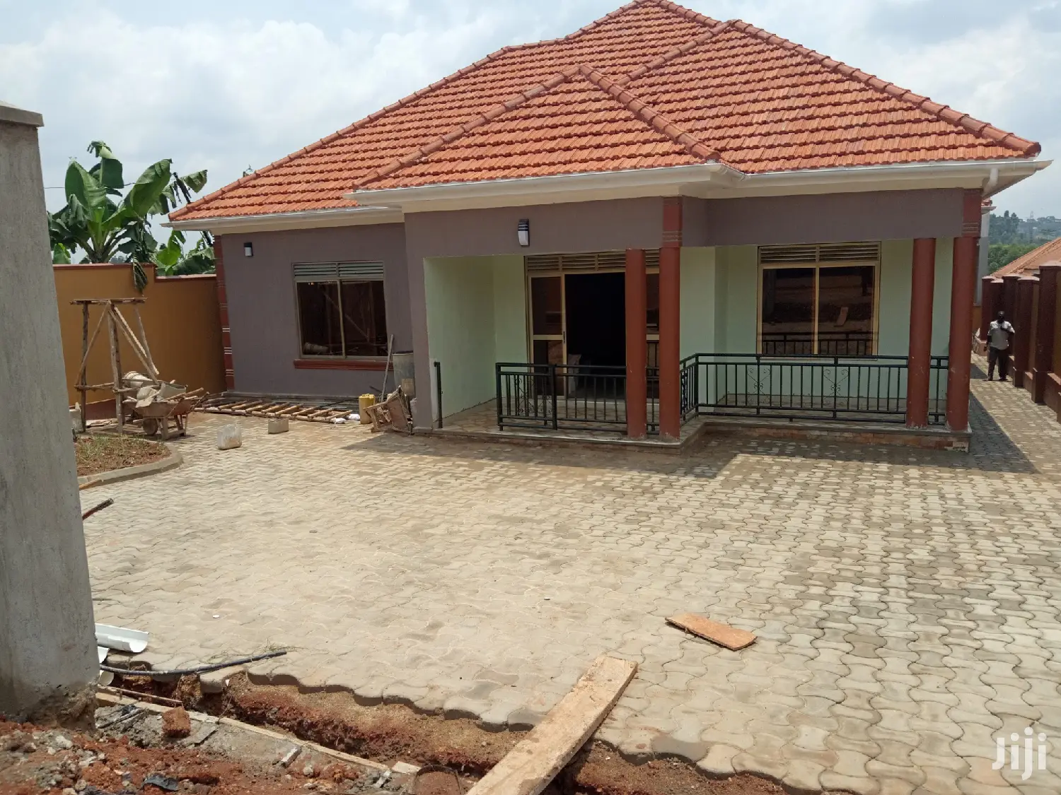 Namugongo Tiled Rood House on Quick Sell in Kampala