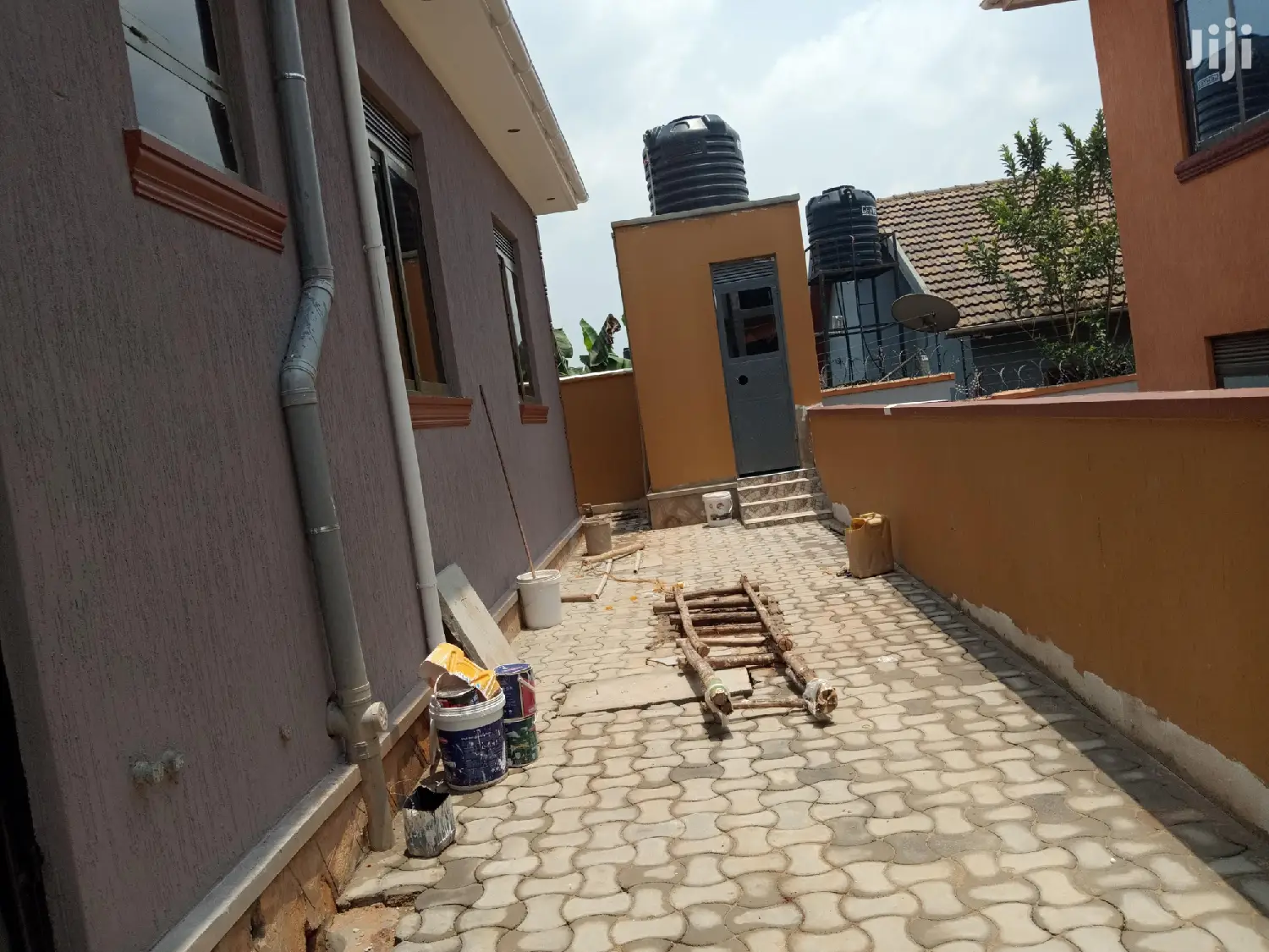 Namugongo Tiled Rood House on Quick Sell in Kampala