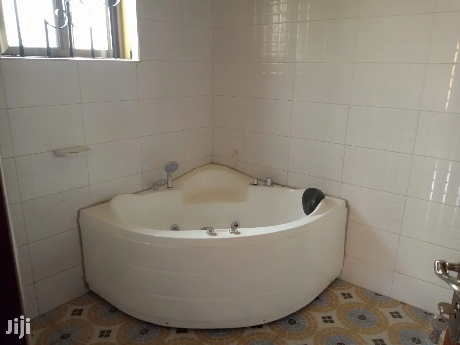 Namugongo Tiled Rood House on Quick Sell in Kampala