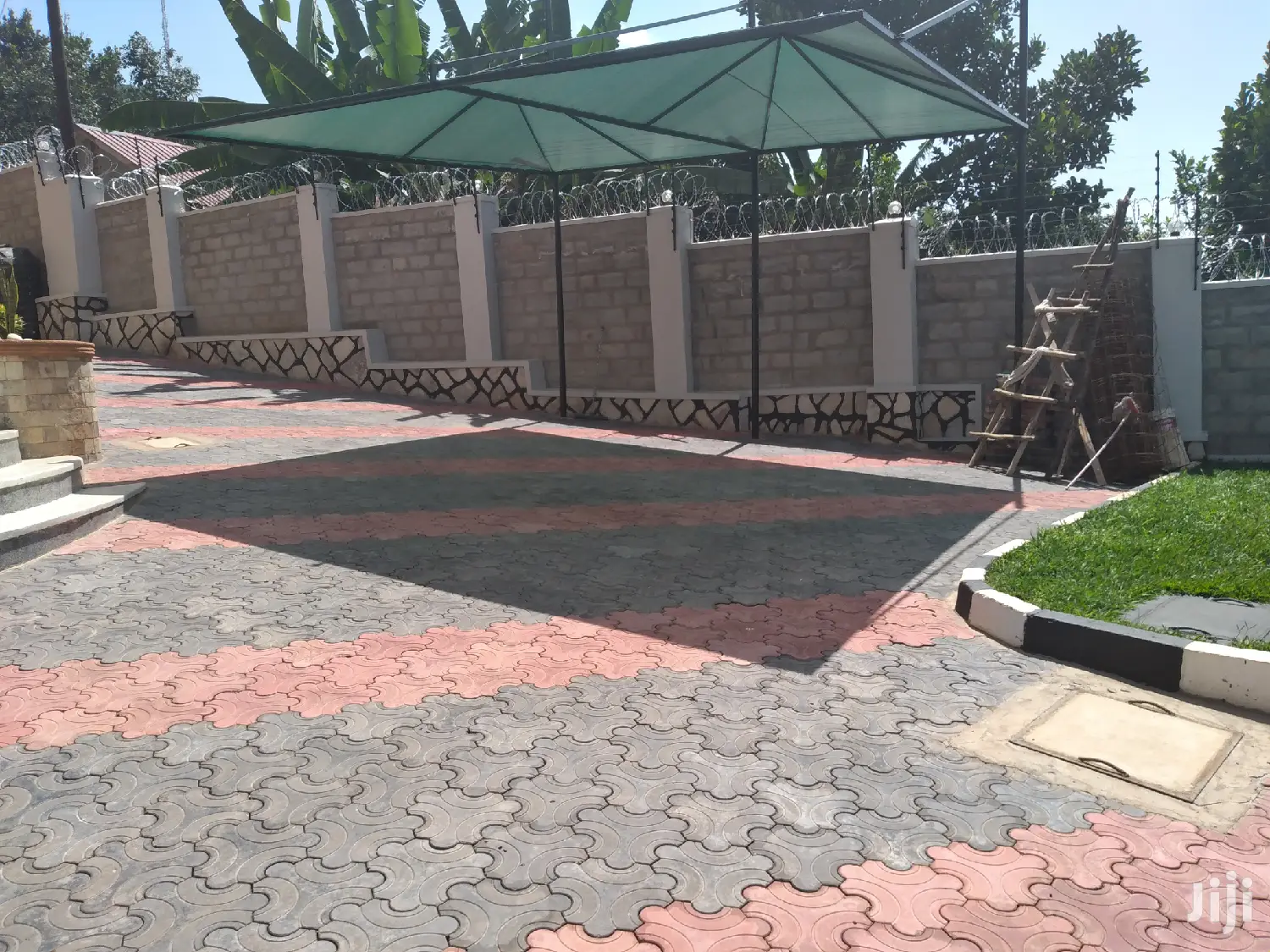 Very Beautiful Brandnew Classic Double Stroy Home Onsale in Kampala
