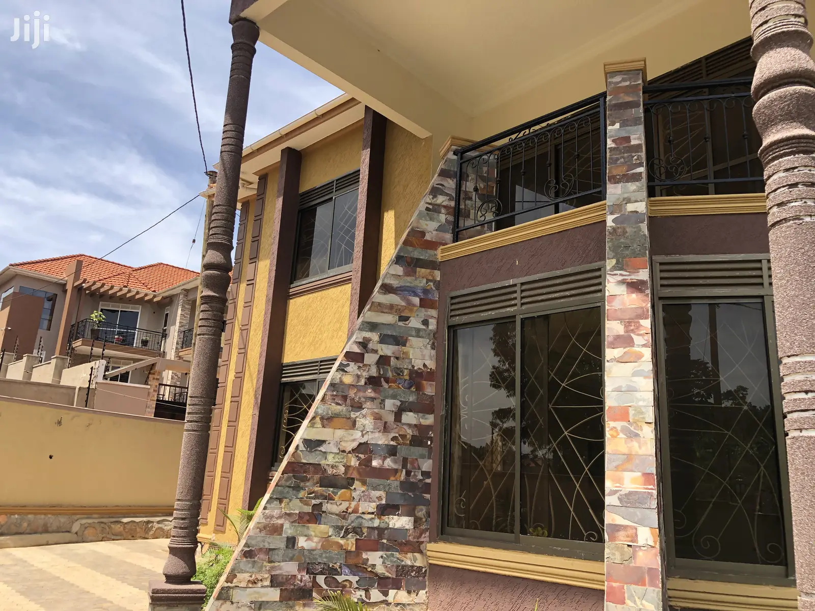 7 Bedroom Mansion In Kiwatule For Sale in Kampala