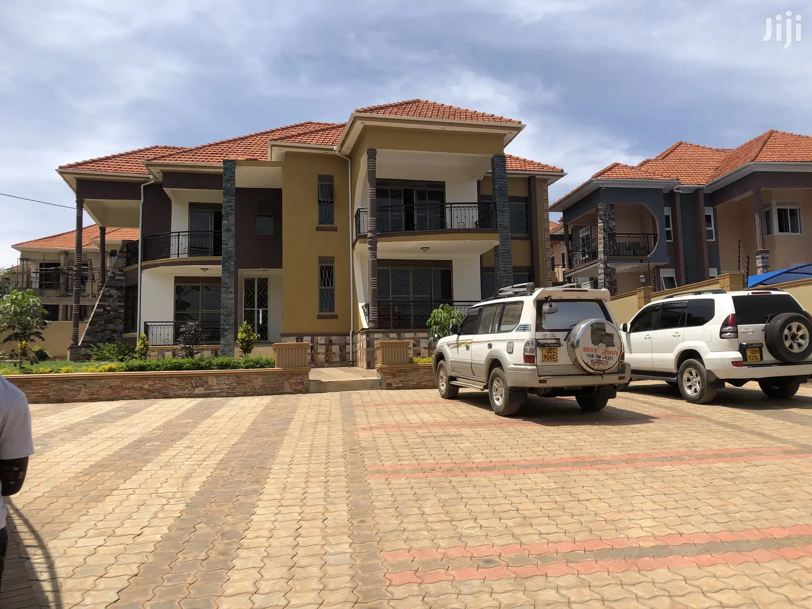 7 Bedroom Mansion In Kiwatule For Sale in Kampala