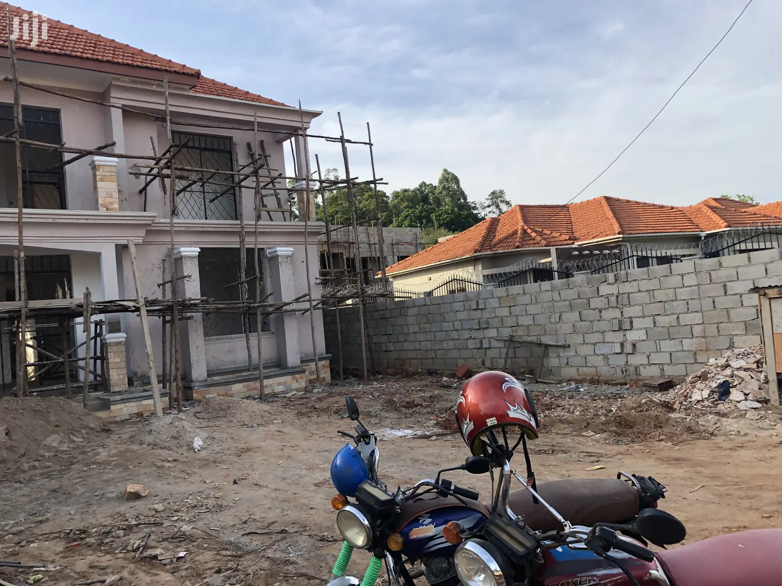 Kira Soon to Be Complete Mansion on Quick Sale in Kampala