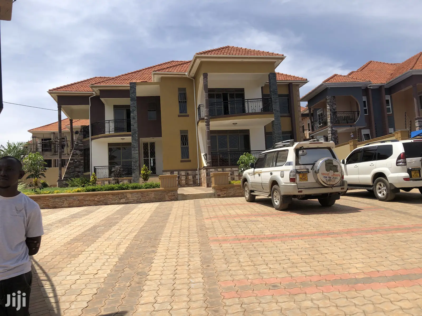 Kiwatule Home With Seven Bedrooms on Sale in Kampala