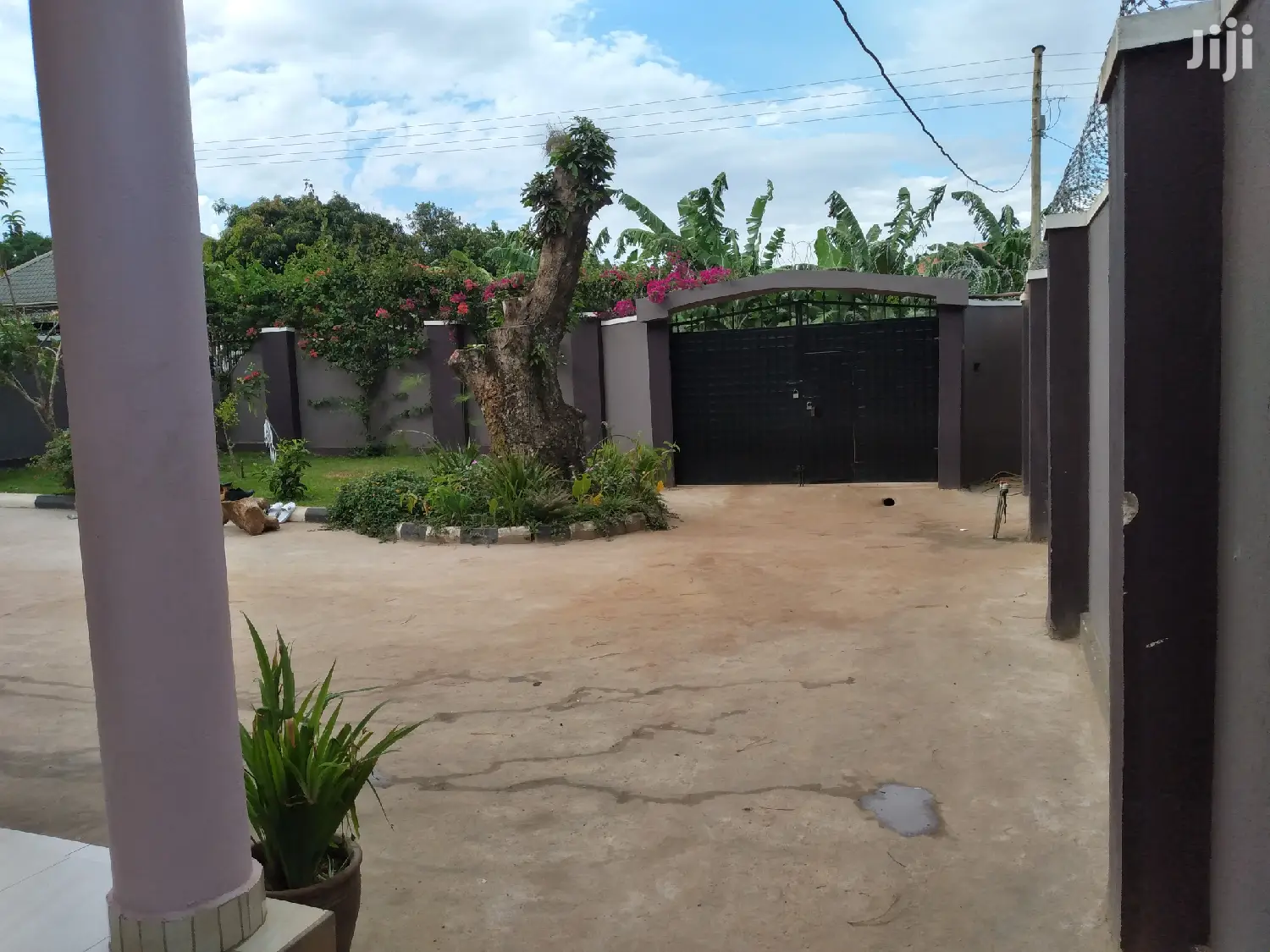3bdrm Bungalow in Busabaala, Division a for Sale in Division A