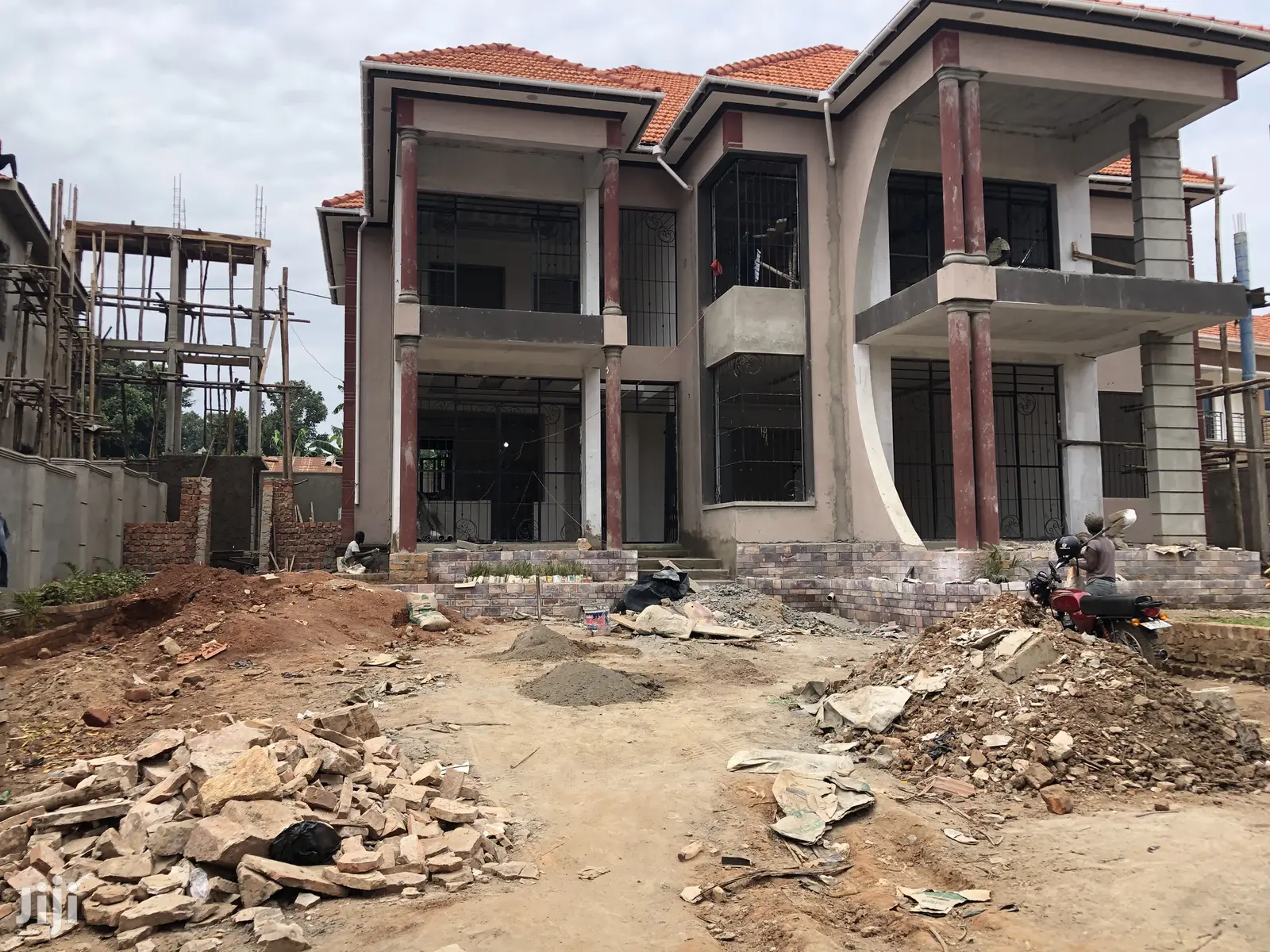 6 Bedroom Mansion In Kira For Sale in Kampala