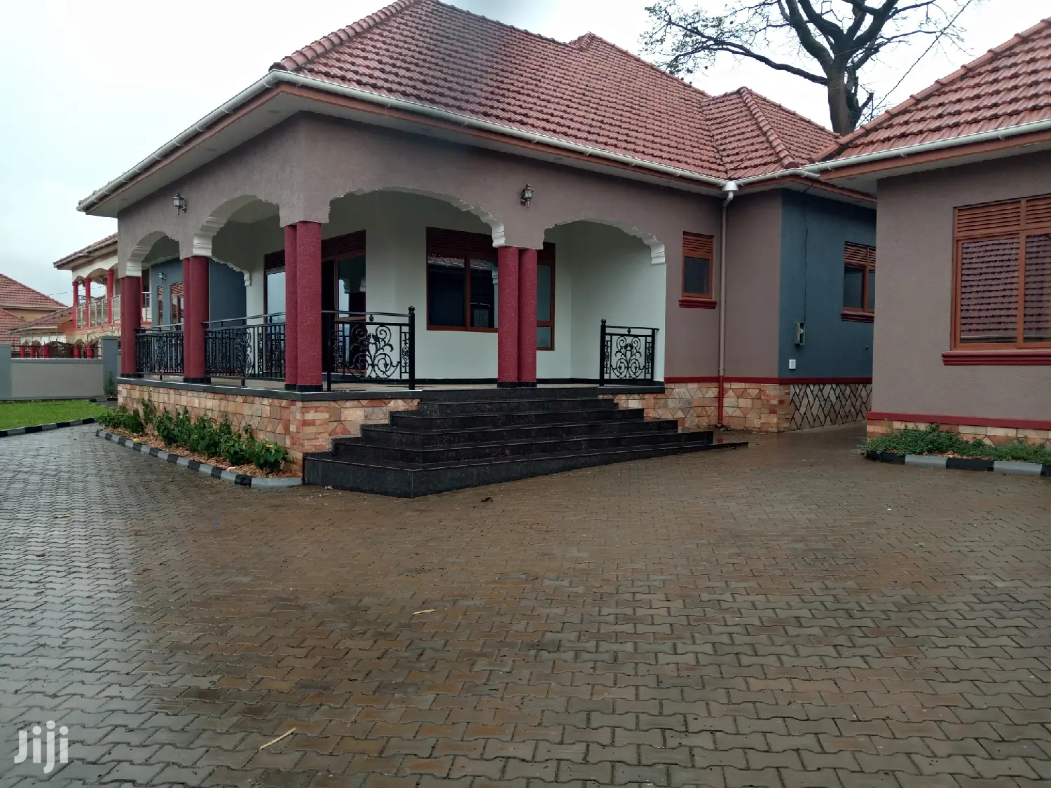 American Style Mansion in Mutungo on Sale in Kampala