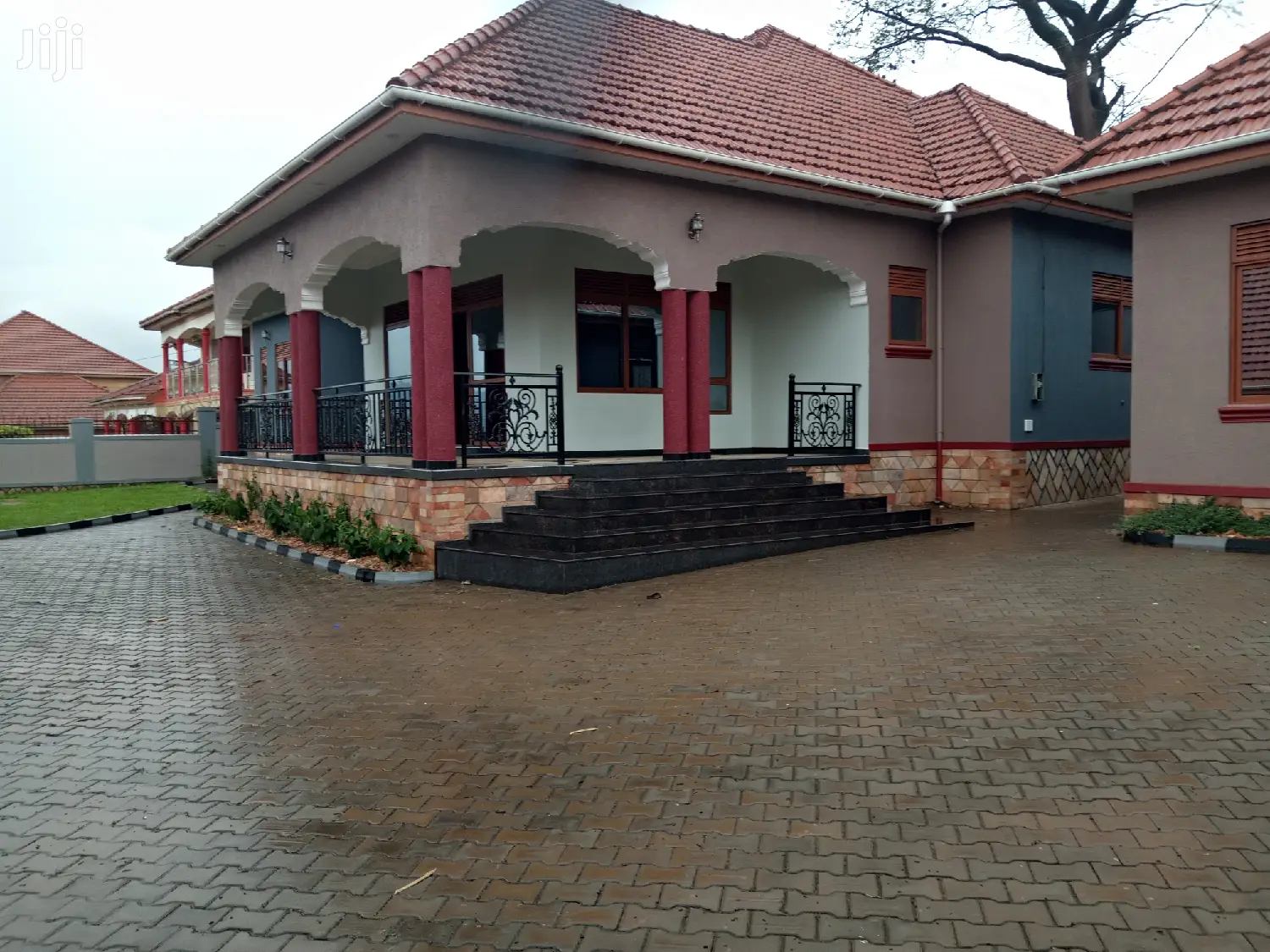 American Style Mansion in Mutungo on Sale in Kampala