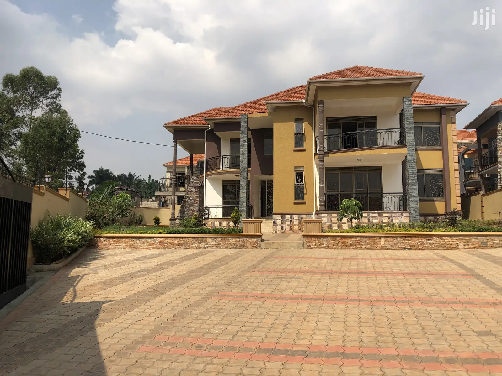 Kiwatule Bidandi Corporate American Mansion on Sale in Kampala