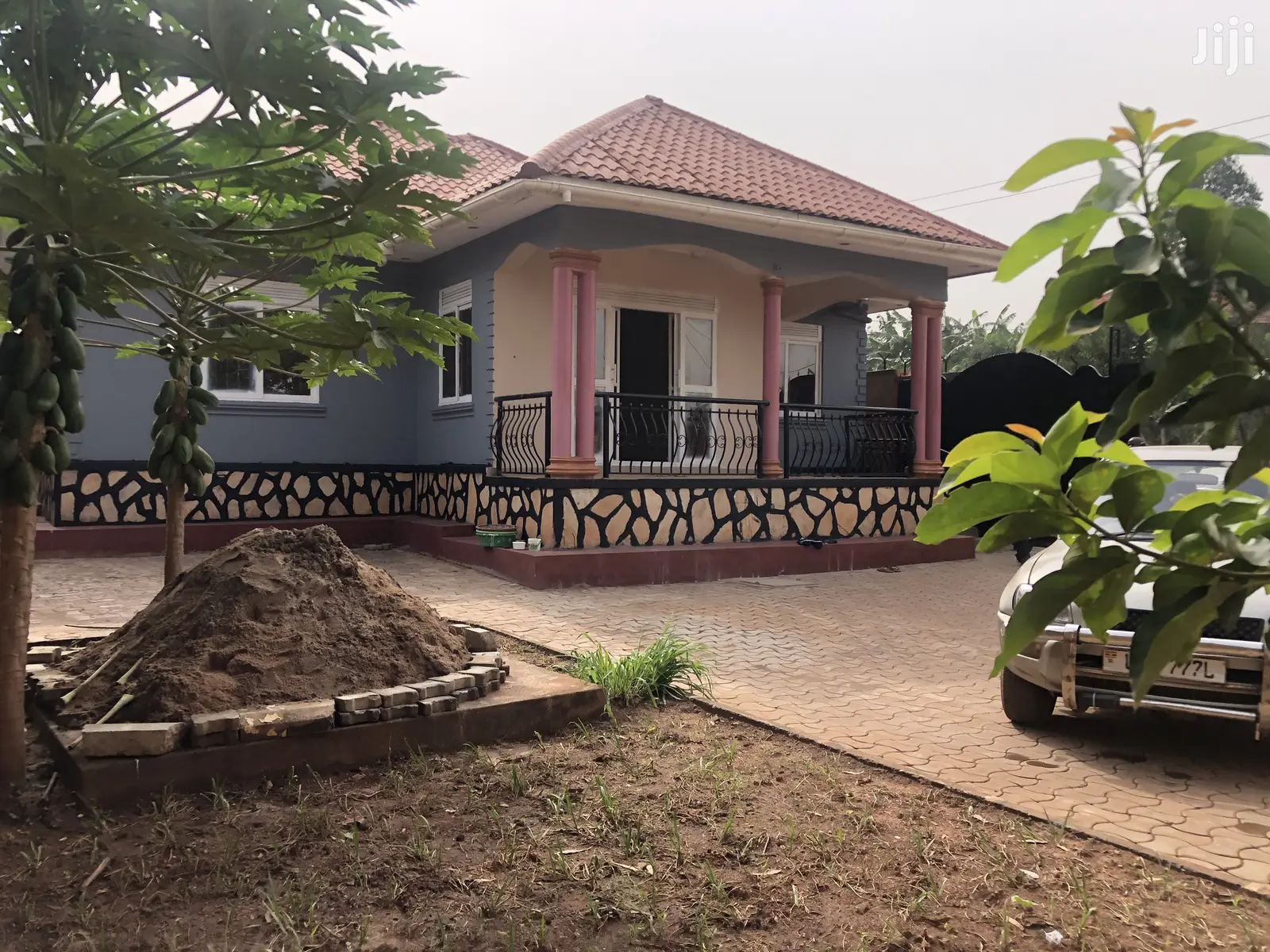 Najjera Pretty Four Bedrooms Bugaloo at Unbeatable Price in Kampala