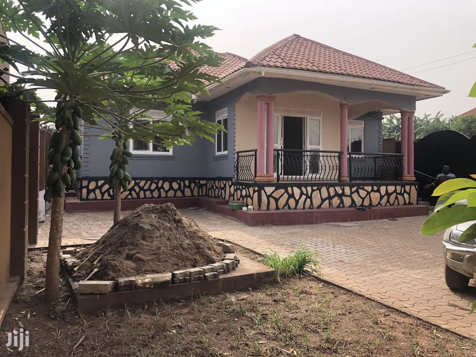 Najjera Pretty Four Bedrooms Bugaloo at Unbeatable Price in Kampala