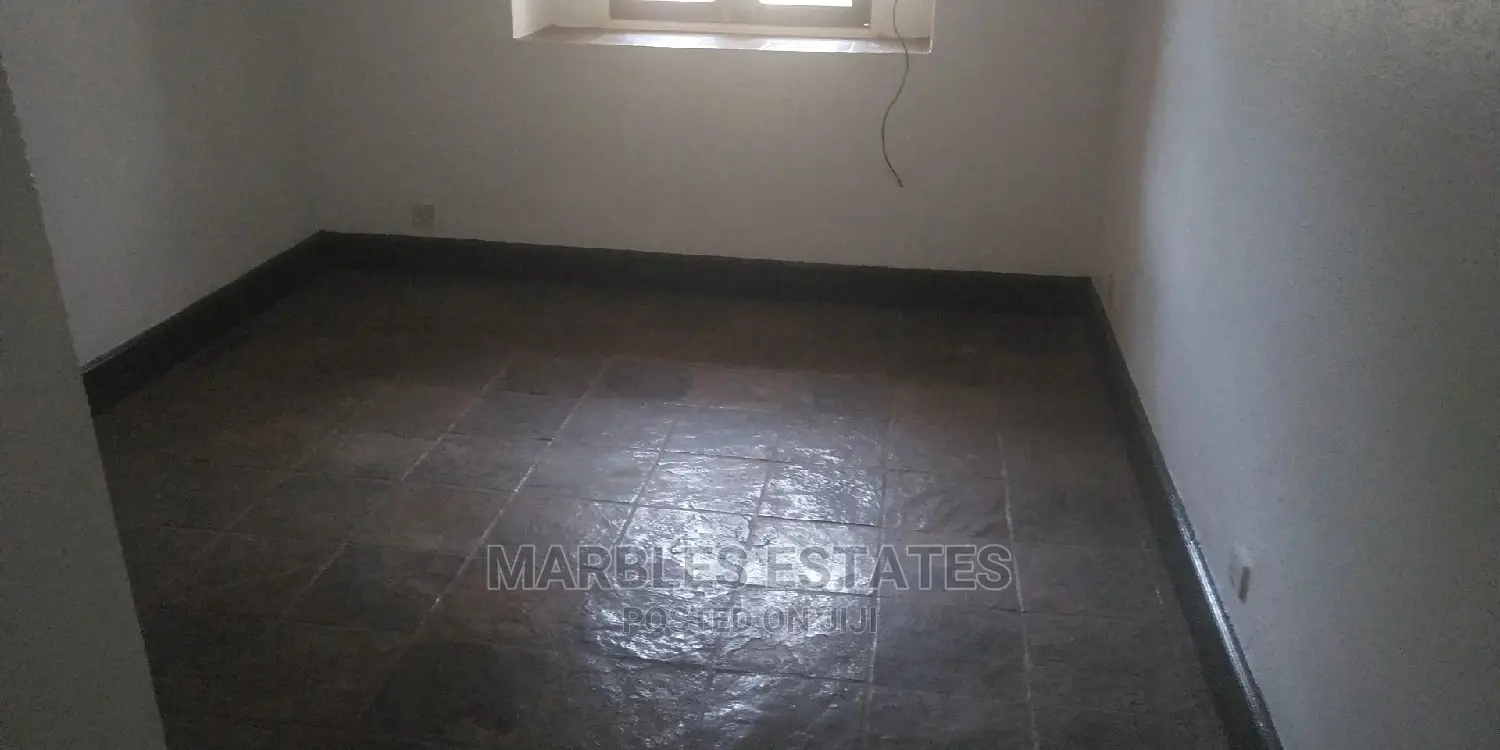 Nice Colonial House Near the Golf Course. in Kampala