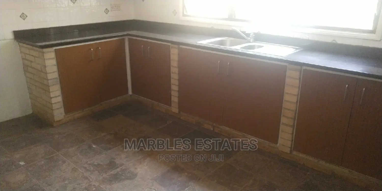 Nice Colonial House Near the Golf Course. in Kampala