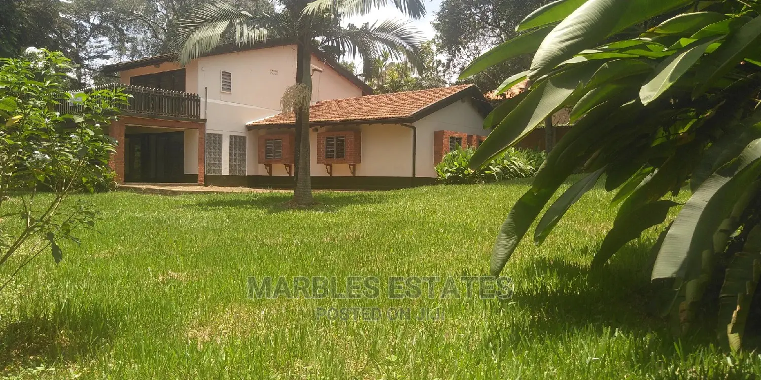 Nice Colonial House Near the Golf Course. in Kampala
