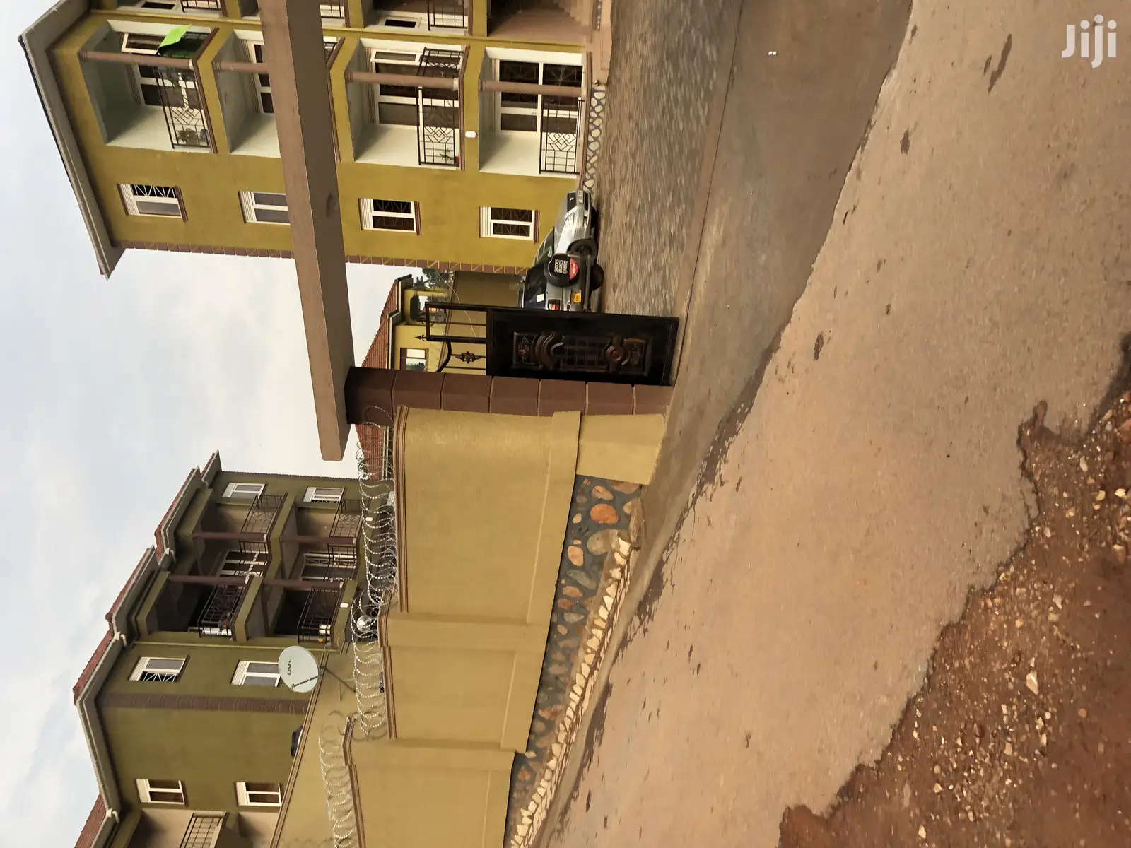 Apartments in Kisaasi Near Bukoto by the Tarmack on Sell in Kampala
