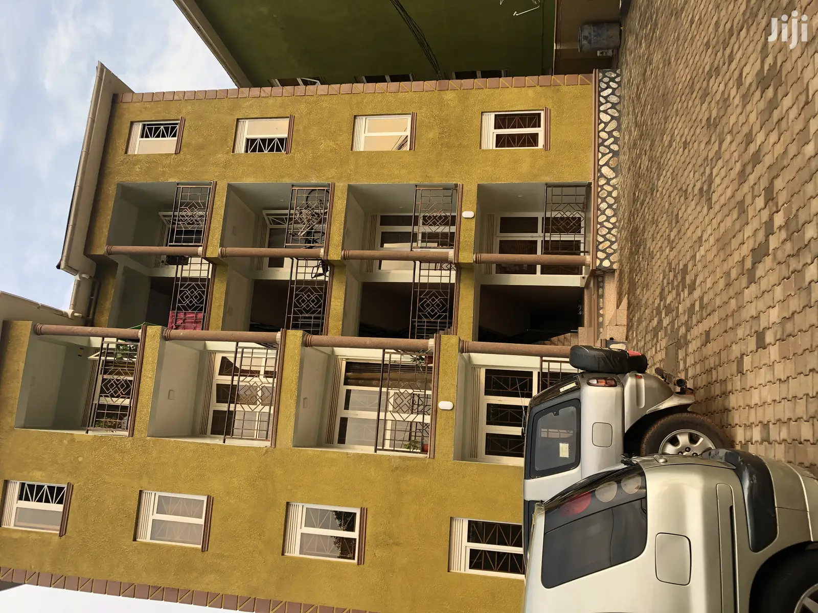 Apartments in Kisaasi Near Bukoto by the Tarmack on Sell in Kampala
