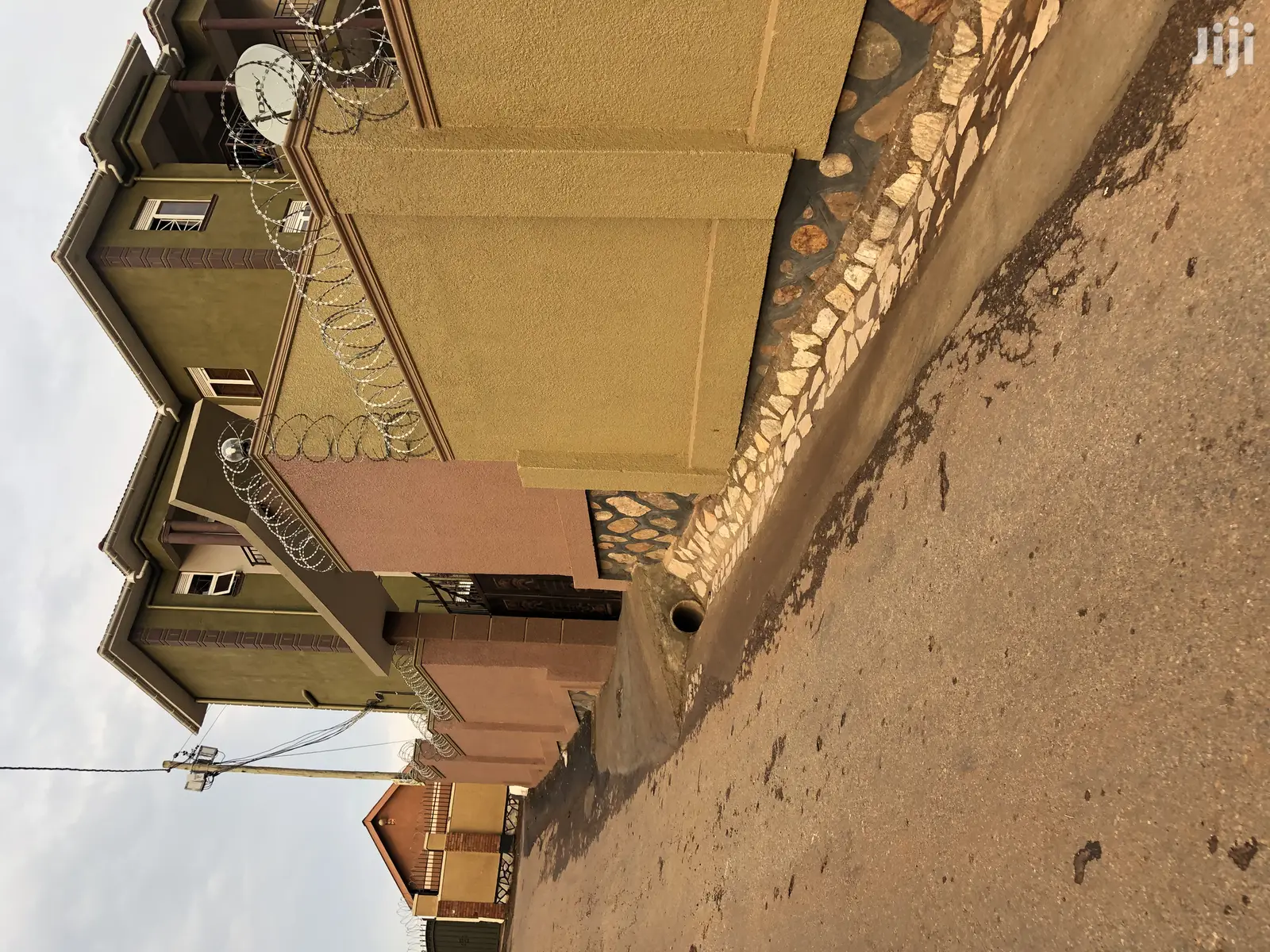 Apartments in Kisaasi Near Bukoto by the Tarmack on Sell in Kampala
