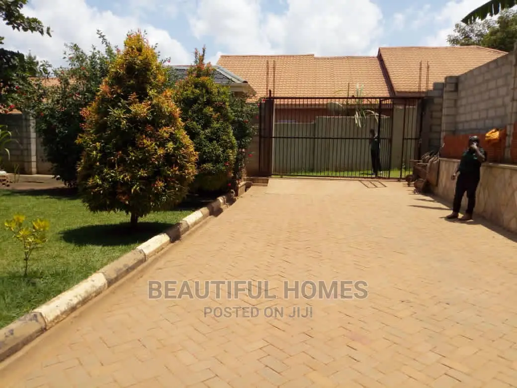 Quicksell,Najjera Bungalow in Kampala