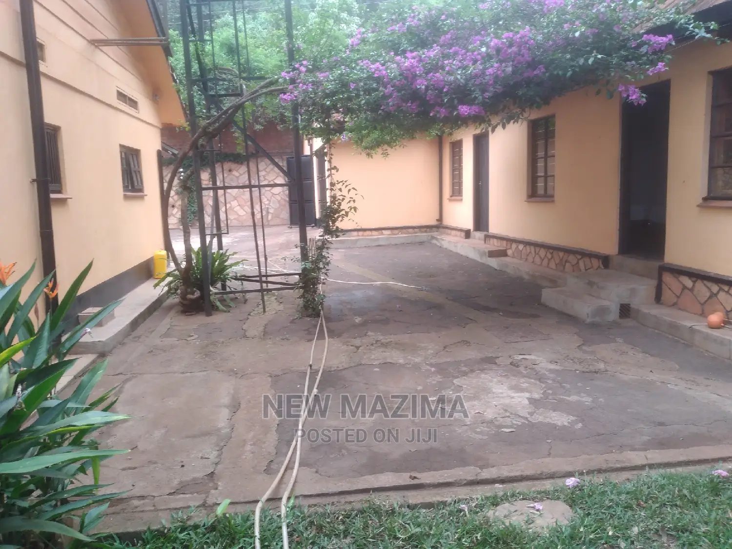 4bdrm Bungalow in Kizungu, Makindye for rent in Makindye