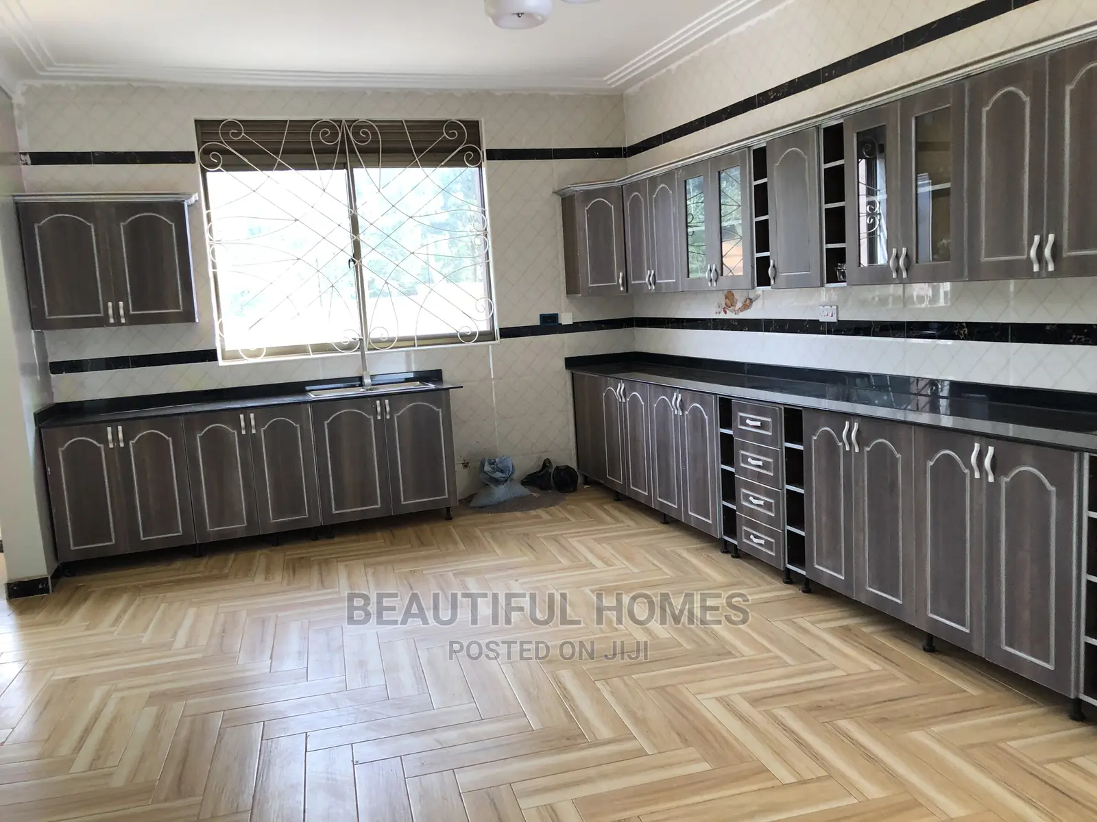 Kiwatule Bidandi Big Mansion on Sell in Kampala