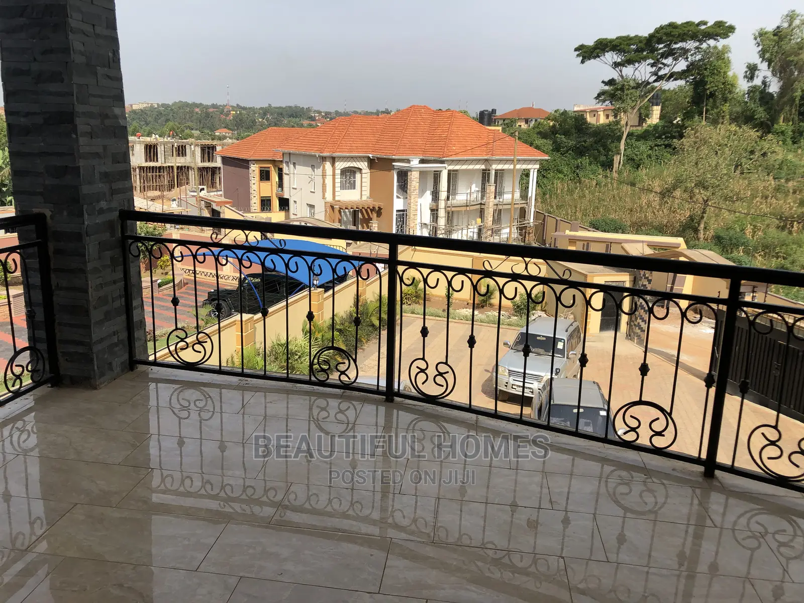 Kiwatule Bidandi Big Mansion on Sell in Kampala