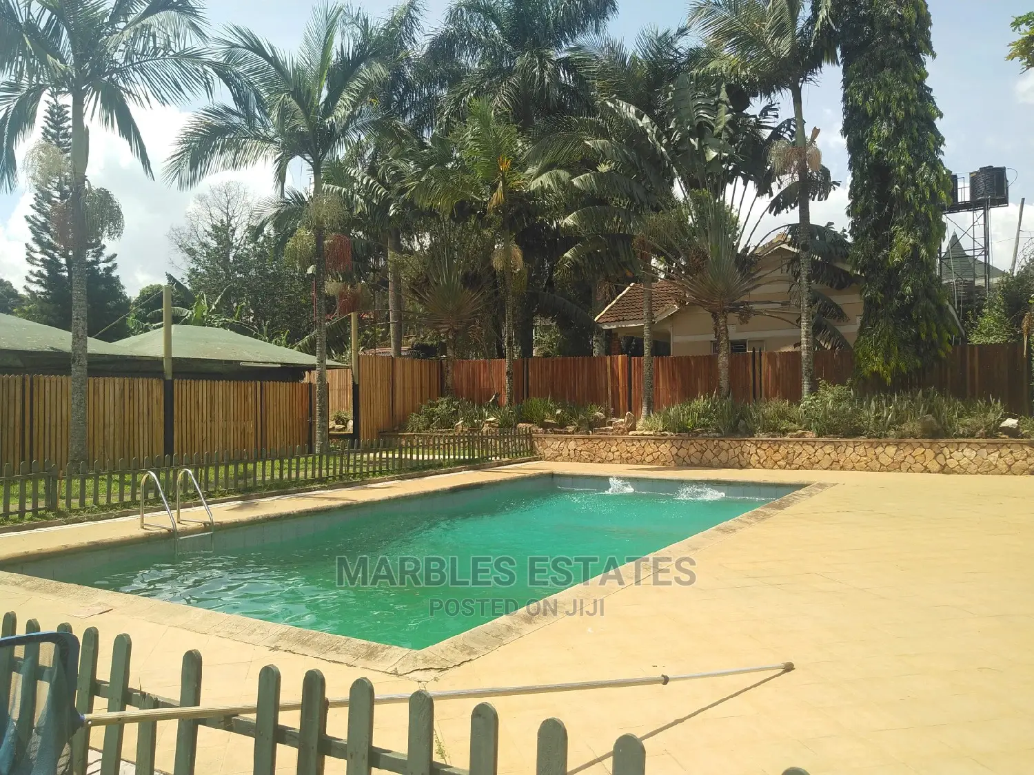 Nice House for Rent With a Pool in BUGOLOBI in Kampala