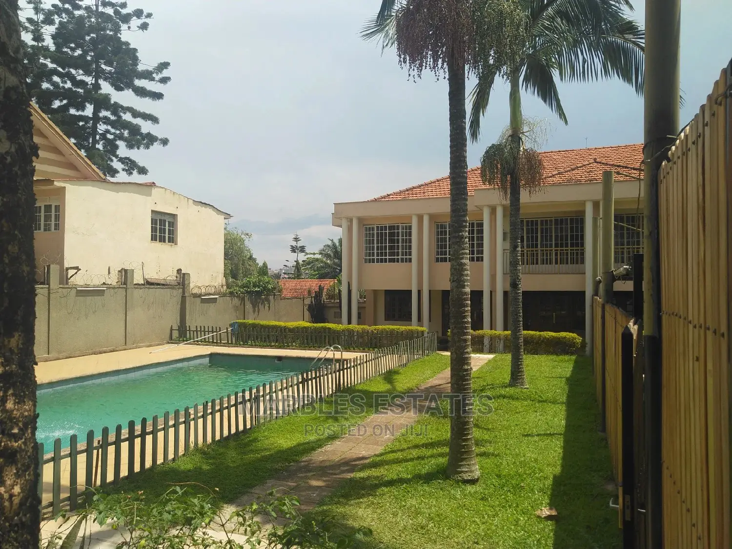 Nice House for Rent With a Pool in BUGOLOBI in Kampala