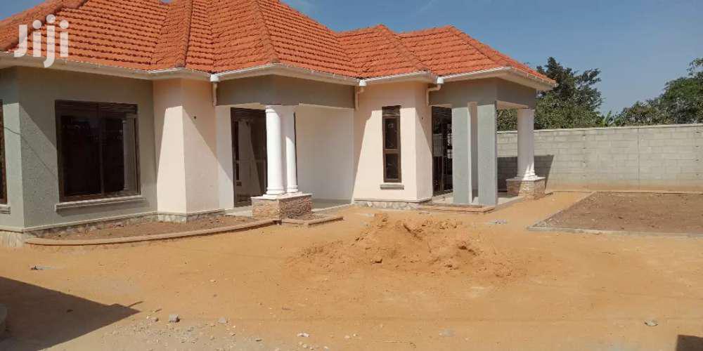 Kyanja Tarmacked Neighbourhood Mansion On Sale in Kampala