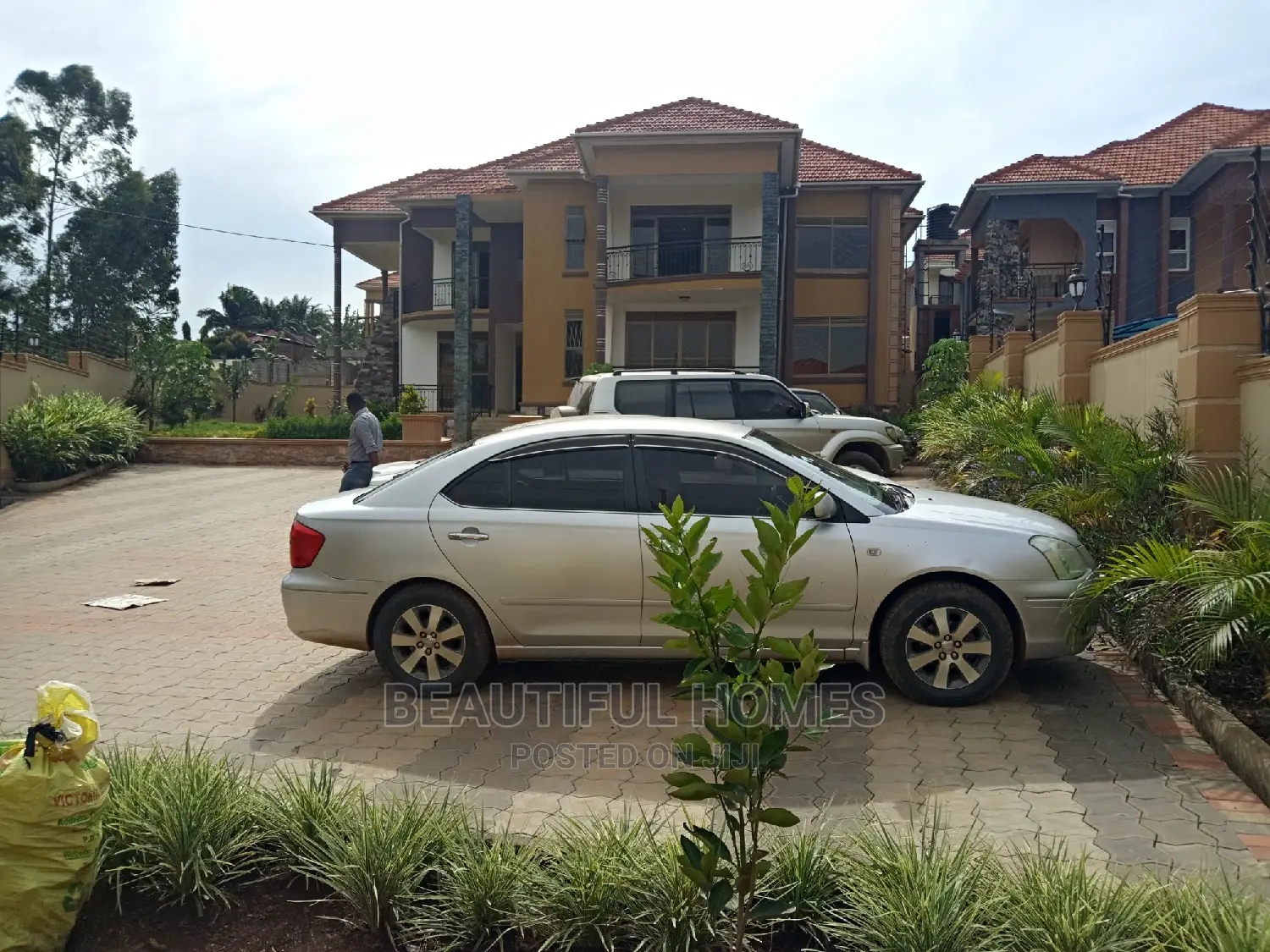 Kiwatule Seven Bedrooms Upscale Mansion on Sale in Kampala