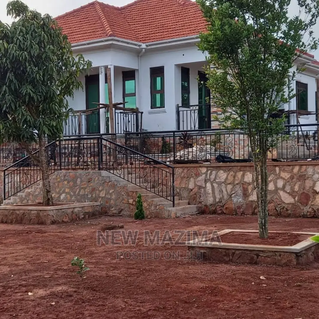 4 Bedrooms Bungalow for Sale in Nakawuka, Wakiso in Wakiso