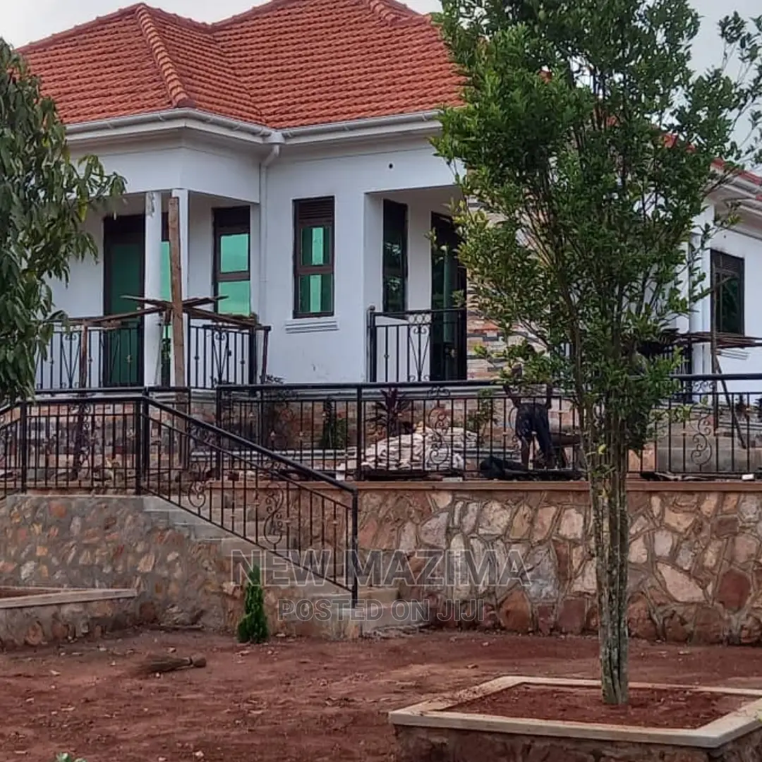 4 Bedrooms Bungalow for Sale in Nakawuka, Wakiso in Wakiso