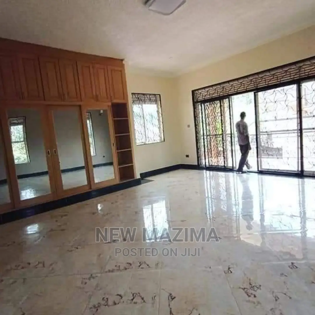 5 Bedrooms Mansion For Sale In Munyonyo Heights Kampala in Kampala