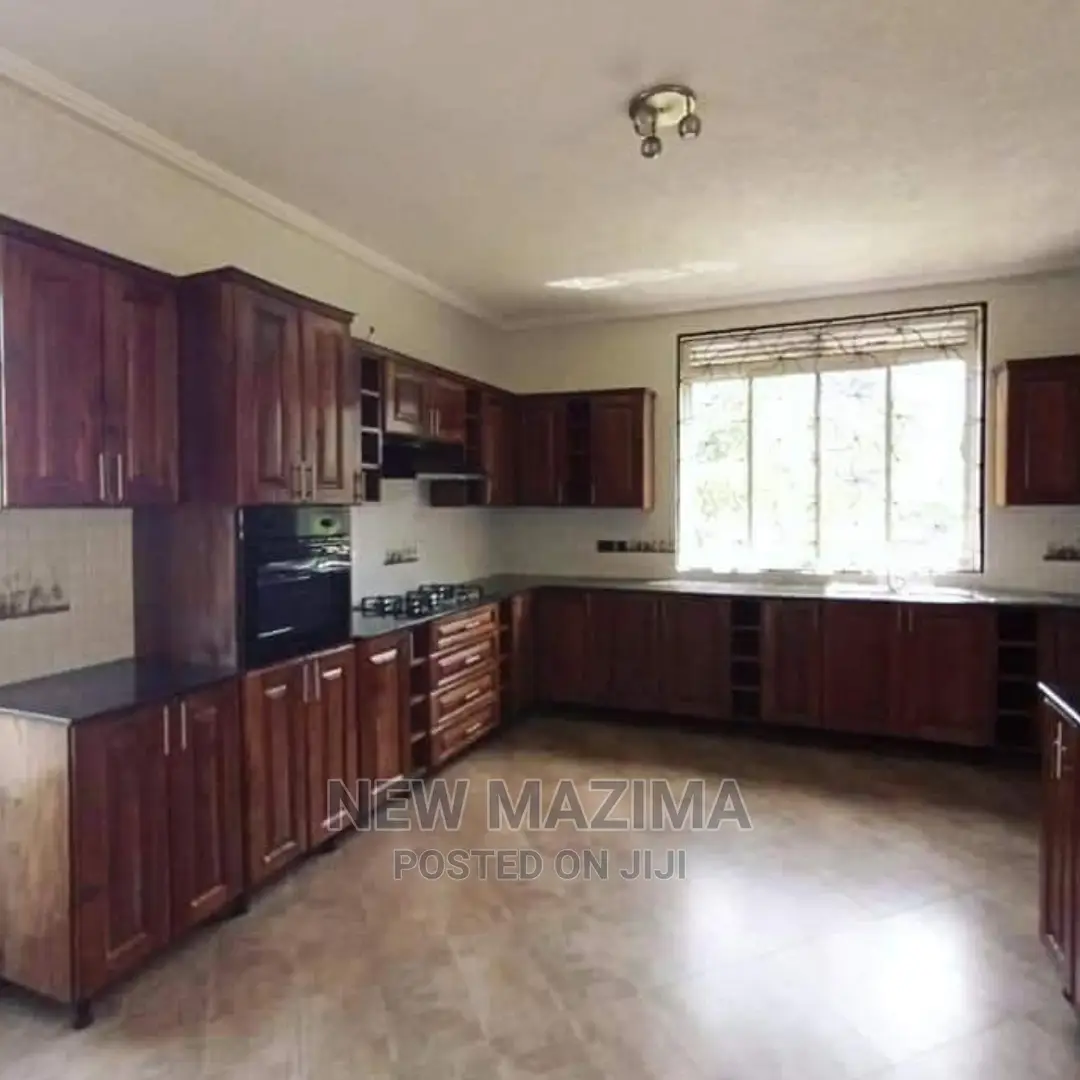 5 Bedrooms Mansion For Sale In Munyonyo Heights Kampala in Kampala