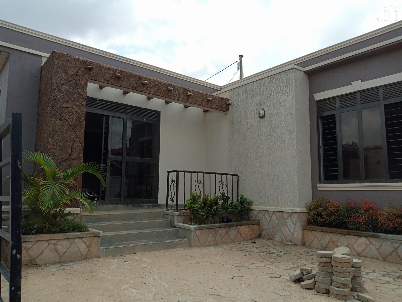 Kyariwajarra Four Bedroom High Profile House on Sell in Kampala