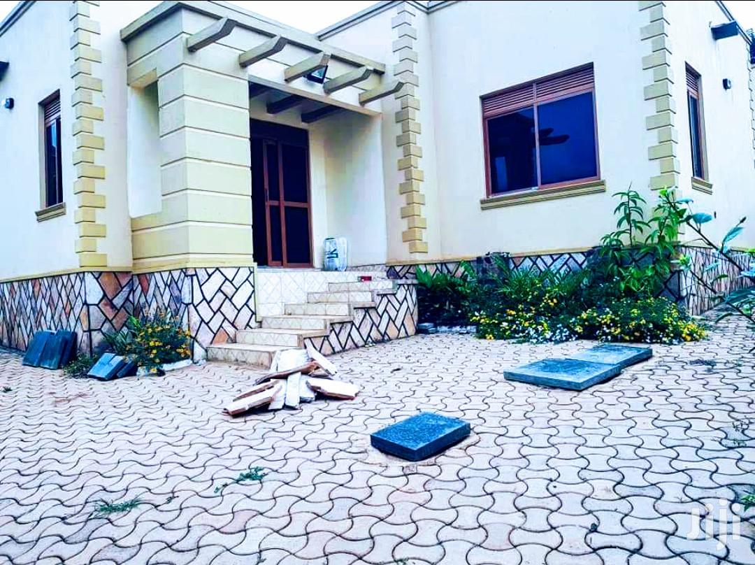 Kira Applause House on Sell in Kampala