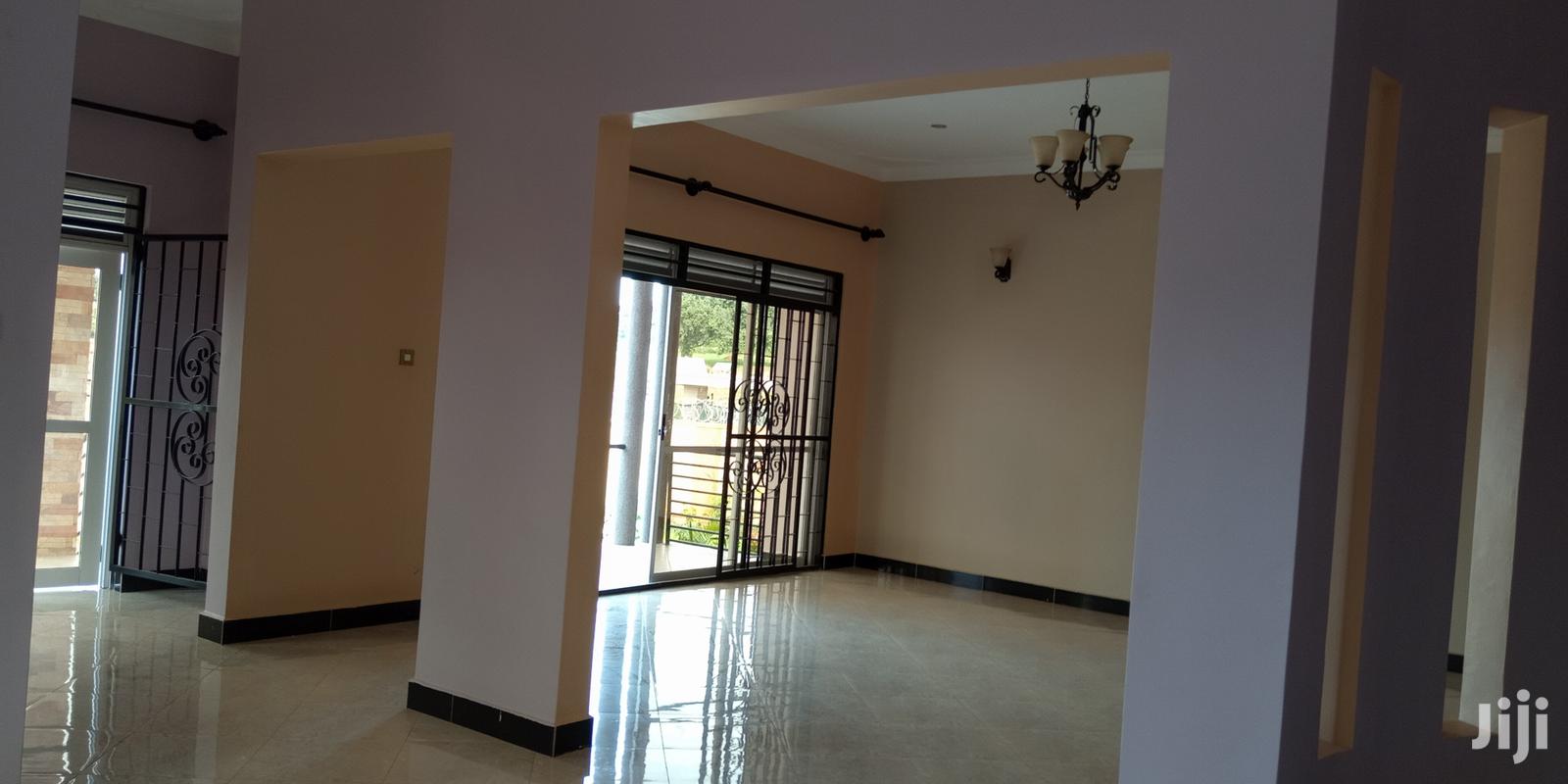 Kira Applause House on Sell in Kampala